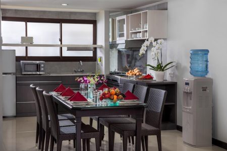 Prime Plaza Suites